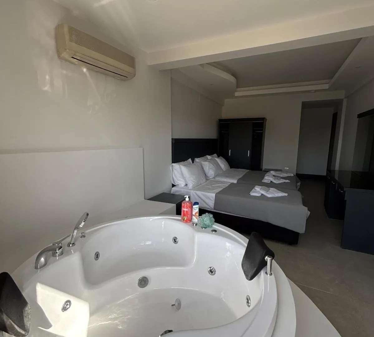 Apartment With Jacuzzi And Pool 10 Minutes From The Deadsea Fethiye